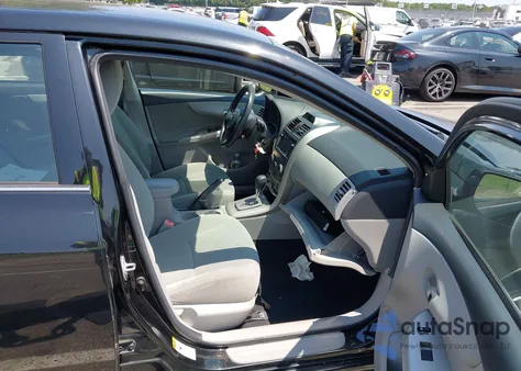 2013 Toyota Corolla Le z USA, uszkodzony, nr VIN 2T1BU4EE9DC112980